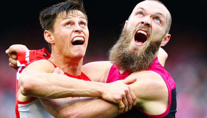 Callum Sinclair and Max Gawn compete at the ruck contest