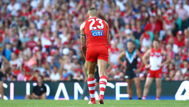 Lance Franklin lines up for a shot at goal, Getty Images