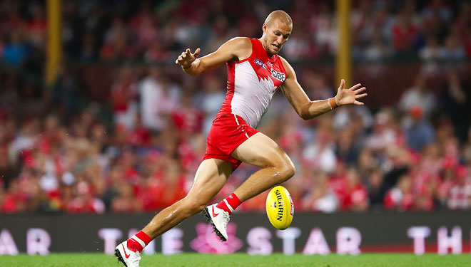 Sam Reid chases after the ball